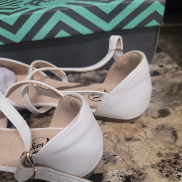 Trary White Women's Flats - Picture 2 of 5